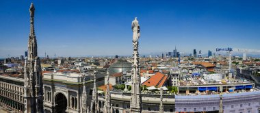 İtalya'da Milan Catehdral çatı terasından panoramik görünüm