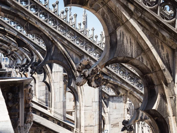 Podrobnosti o střešní terase Milán Catehdral v Itálii — Stock fotografie