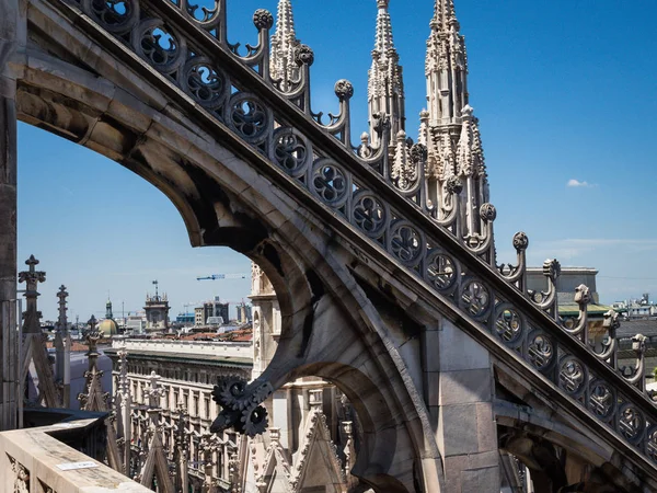 Detaljer på takterrassen i Milano Catehdral i Italien — Stockfoto