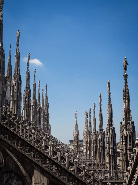 Detaljer på takterrassen i Milano Catehdral i Italien — Stockfoto