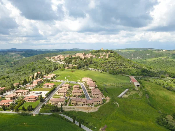 Vista sobre a pequena cidade de Monticchiello, Toscana — Fotografia de Stock
