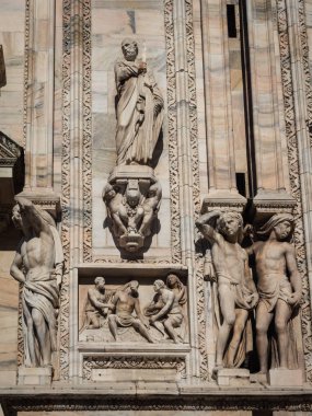 İtalya'da Milan Catehdral süslü cephe