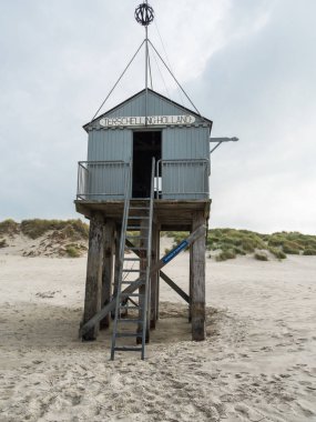 Hollanda, Terschelling plajında acil durum sığınağı