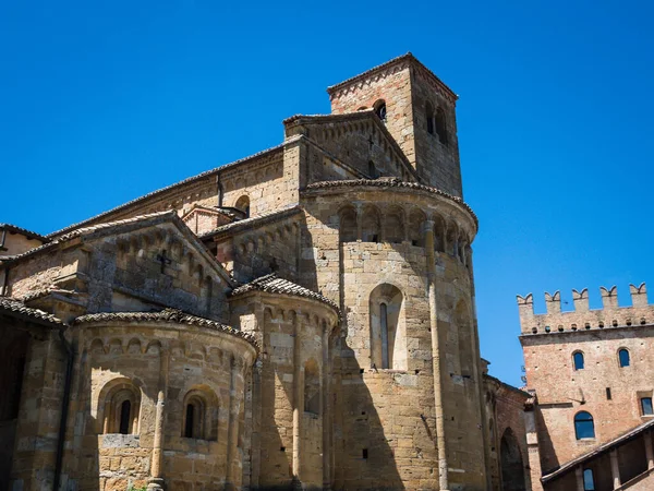 โบสถ์วิทยาลัย Col collegeata di Santa Maria ใน Castell Arquato, อิตาลี — ภาพถ่ายสต็อก