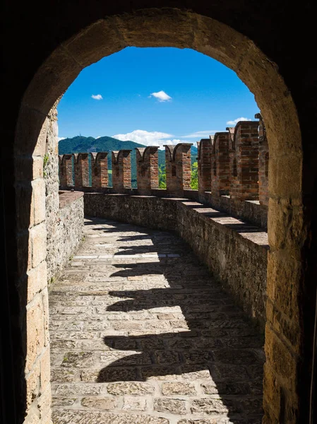 Fortaleza medieval Vigoleno en la región Emilia-Romaña, Italia — Foto de Stock