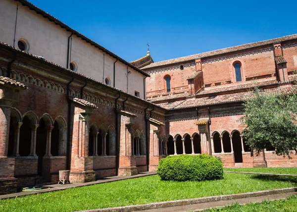 İtalya, Piacenza yakınlarında Abbazia di Chiaravalle della Colomba — Stok fotoğraf