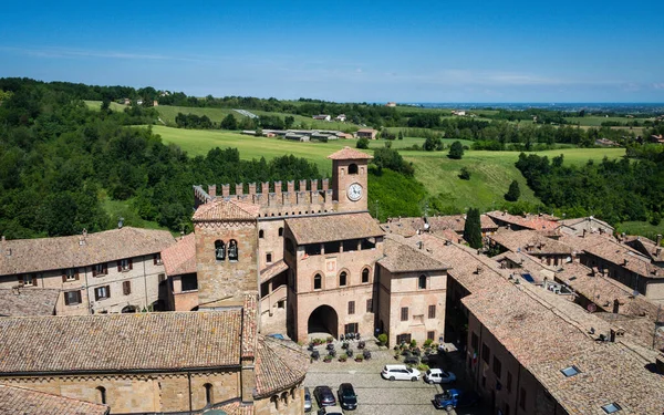 Vista sobre a cidade histórica de Castell Arquato, na Itália — Fotografia de Stock