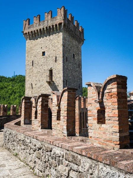 Medeltida fästning Vigoleno i regionen Emilia-Romagna, Italien — Stockfoto