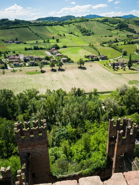 Vista sobre a cidade histórica de Castell Arquato, na Itália — Fotografia de Stock