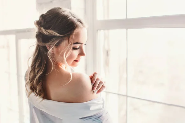 Bride morning.Woman near window. Dream and relax — Stockfoto