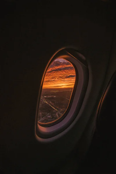 Matahari Terbit Dalam Penerbangan Jendela Dengan Warna Yang Luar Biasa — Stok Foto