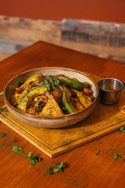 Nachos tartar ve avokado.