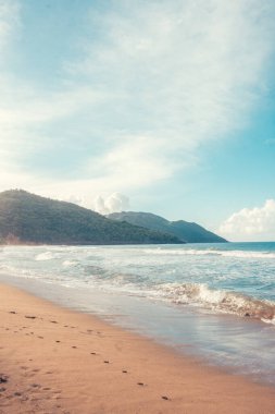 Karayipler 'de gün batımı Güzel renklerle