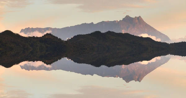 Spiegelbild Des Mount Kinabalu Des Höchsten Berges Südostasiens Sabah Ostmalaysien — Stockfoto