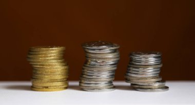 Madeni para yığını - finans ve tasarruf kavramı