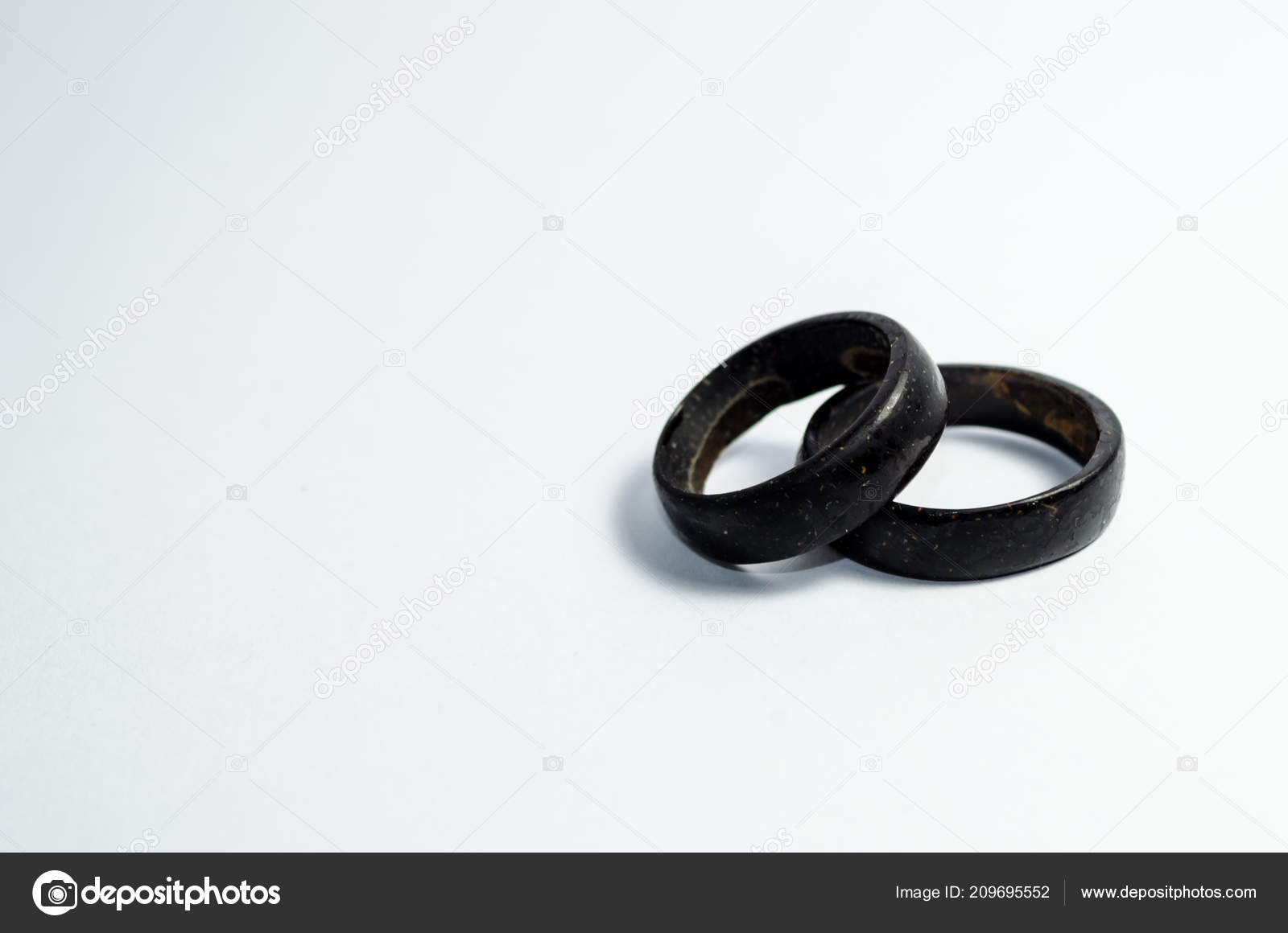 Anillos coco fotos stock, imágenes de Anillos de coco sin royalties Depositphotos