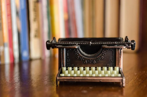 Small Typewriter Copper Tones Focus Ahead Books Decoration Item Concept — Stock Photo, Image