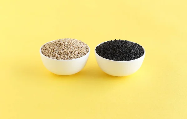 Alimento Saludable Semillas Sésamo Blancas Negras Ricas Nutrientes Esenciales Alto —  Fotos de Stock