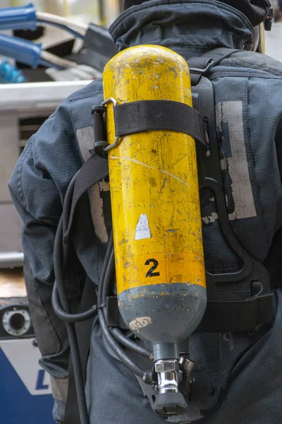Firemens oksijen tankı görünümünü yakından 