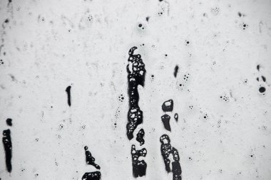 Sabun köpüğü dış olmaktan kapsayan vardır bir cam pencere içeriden veiw yakından yıkanmış 