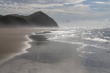 Nerede su dağa çıkıyor boş plaj 