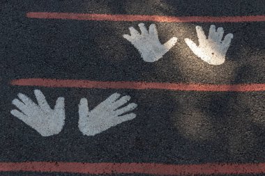 Katran lı yolda El Baskıları