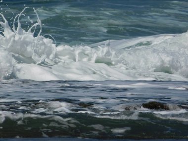             Güzel dalga, deniz, mavi ve beyaz