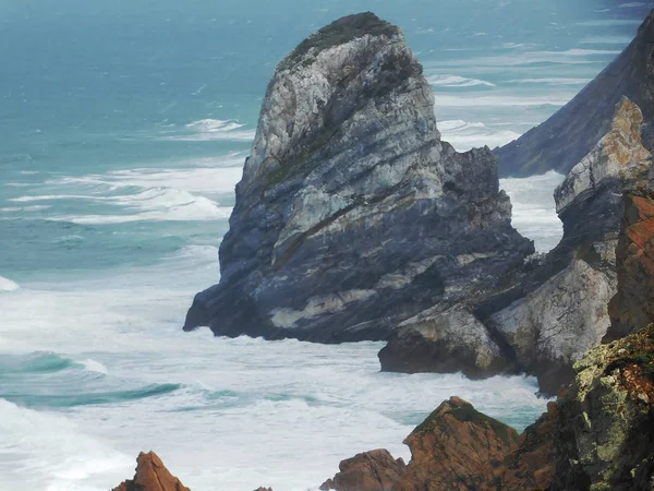 Atlantik Okyanusu kıyısında, Cabo da Roka, Portekiz görüntülemek