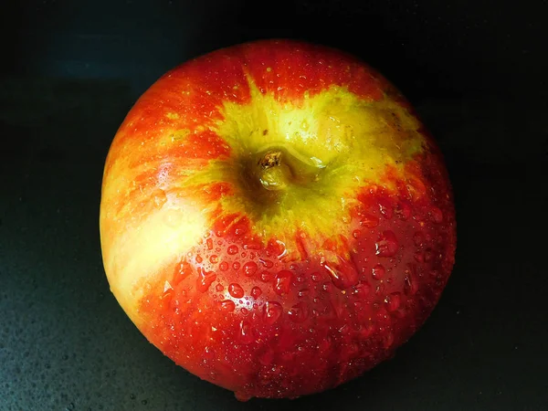 Pomme Rouge Juteuse Isolée — Photo