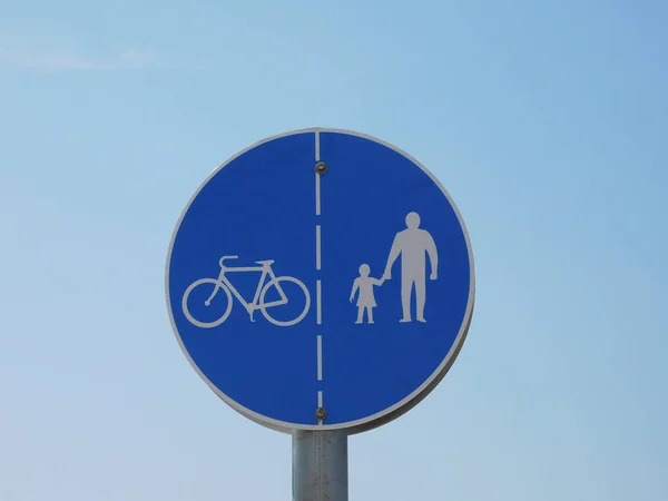 yol işaretleri: yaya ve bisiklet yolu simgesi 