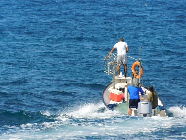 Haifa, İsrail - 12 Ekim 2018: Çift motorlu tekne