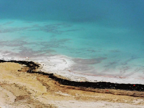 Dead Sea coast üzerinde göster