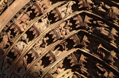 Strazburg katedral ayrıntı ön kapı
