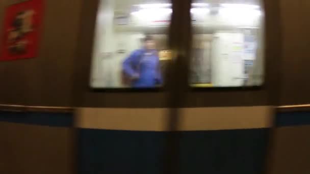 Τρένο Μετρό Έρχεται — Αρχείο Βίντεο