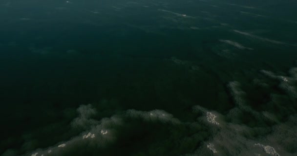 Das Tote Meer Mit Roten Wasserfontänen Hintergrund — Stockvideo