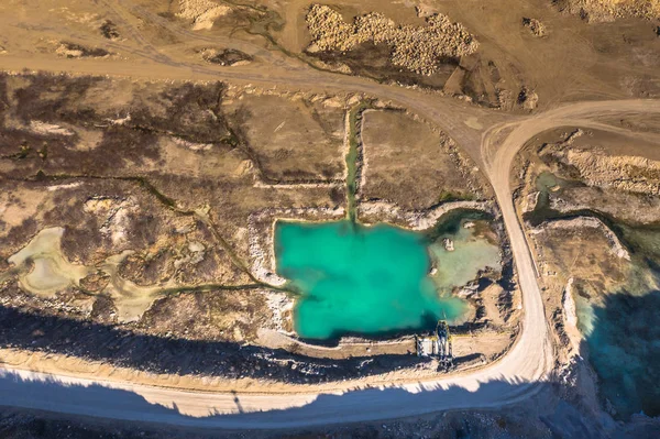 Vista aérea del paisaje degradado. Tierra destruida. Vista desde abo —  Fotos de Stock