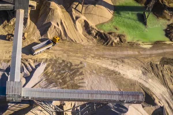 Vue aérienne de la carrière minière à ciel ouvert. Vue industrielle du lieu — Photo