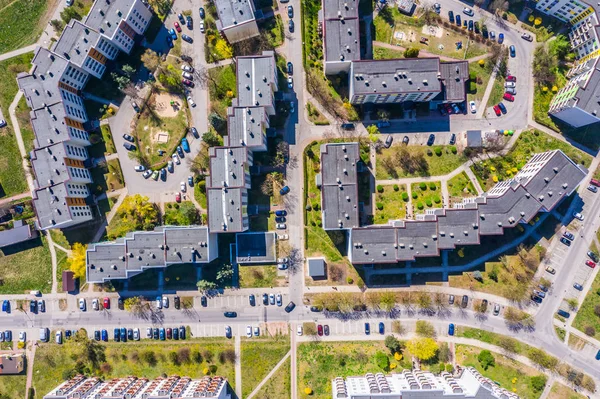 Luftaufnahme der Stadt mit Kreuzungen und Straßen, Häusern, Gebäuden, p — Stockfoto