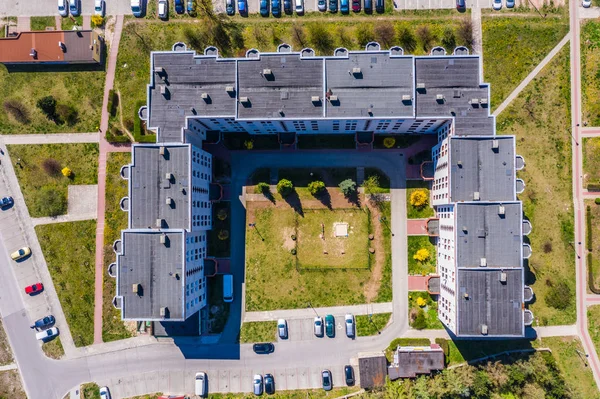 Letecký výhled na křižovatku a silnice, domy, budovy, p — Stock fotografie