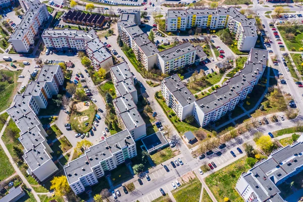 Luftaufnahme der Stadt mit Kreuzungen und Straßen, Häusern, Gebäuden, p — Stockfoto