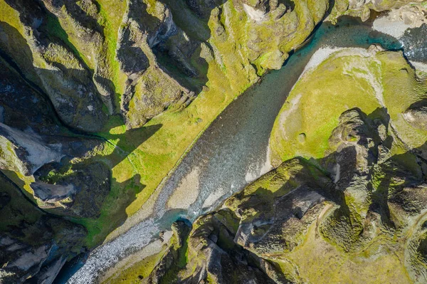 Krajina na Islandu v Fjadrargljufur. Nejlepší cíl cestovního ruchu. — Stock fotografie