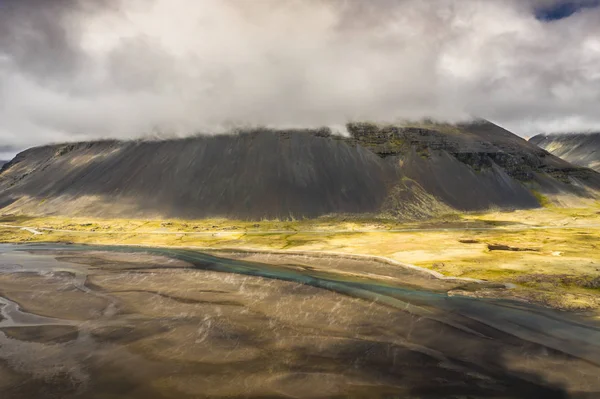 Amazing Icelandic nature - colourful volcanic,Misty sky above, g — Stock Photo, Image