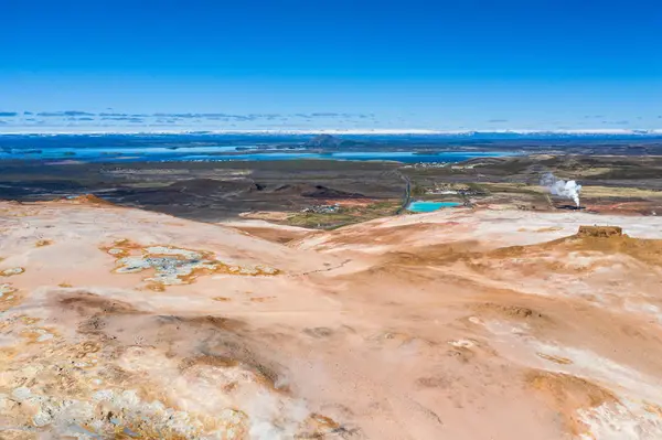 Island geotermisk zon Namafjall-område i fält av Hverir. Lan — Stockfoto