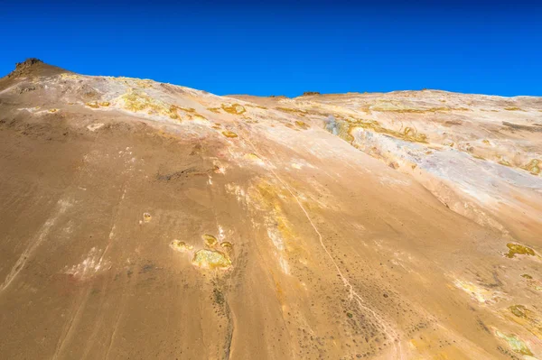 Islandská geotermální zóna Namafjall-oblast v oblasti Hverir. Lan — Stock fotografie