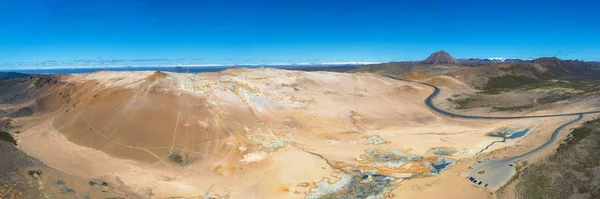 Namafjall Hverir área geotérmica na Islândia. Paisagem deslumbrante — Fotografia de Stock