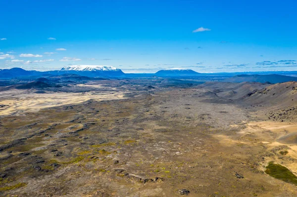 Islandia zona geotérmica Namafjall - zona en el campo de Hverir. Lan. — Foto de Stock
