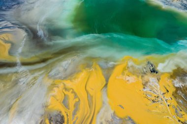 Gerçeküstü endüstriyel yerin havadan görünümü. Th üzerinde insan etkisi