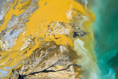 Bozulmuş manzara. Yok edilmiş topraklar. Yukarıdan görüntüleyin. Sürrealisti