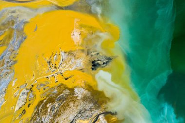 Bozulmuş manzara. Yok edilmiş topraklar. Yukarıdan görüntüleyin. Sürrealisti