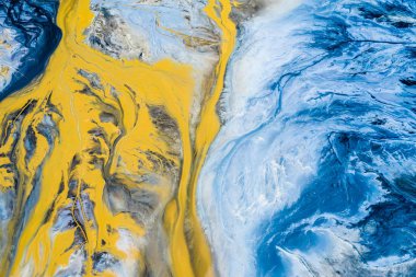 Gerçeküstü endüstriyel yerin havadan görünümü. Th üzerinde insan etkisi